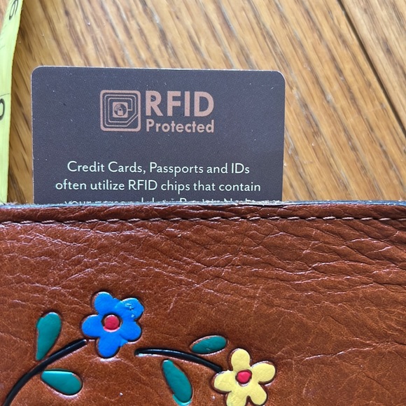 Patricia Nash wallet - Picture 7 of 7